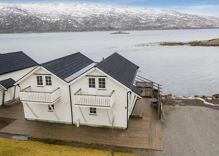 Idyllisk Sjohus Pa Naurstad